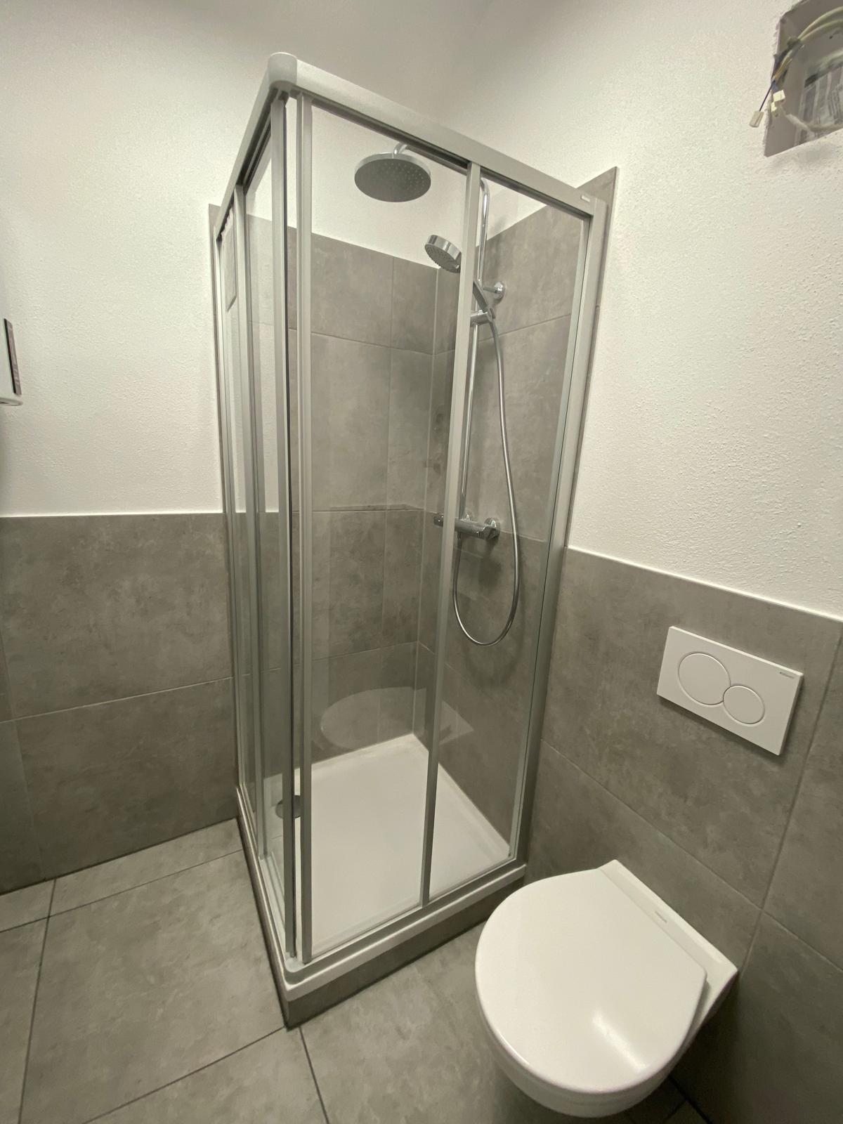 Badsanierung mit Dusche – Nach der Arbeit 2