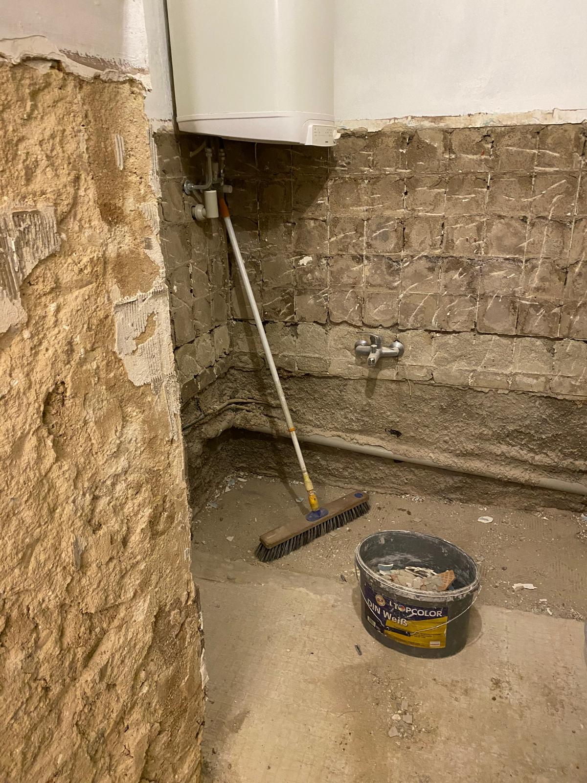 Badsanierung mit Dusche – Vorher 1