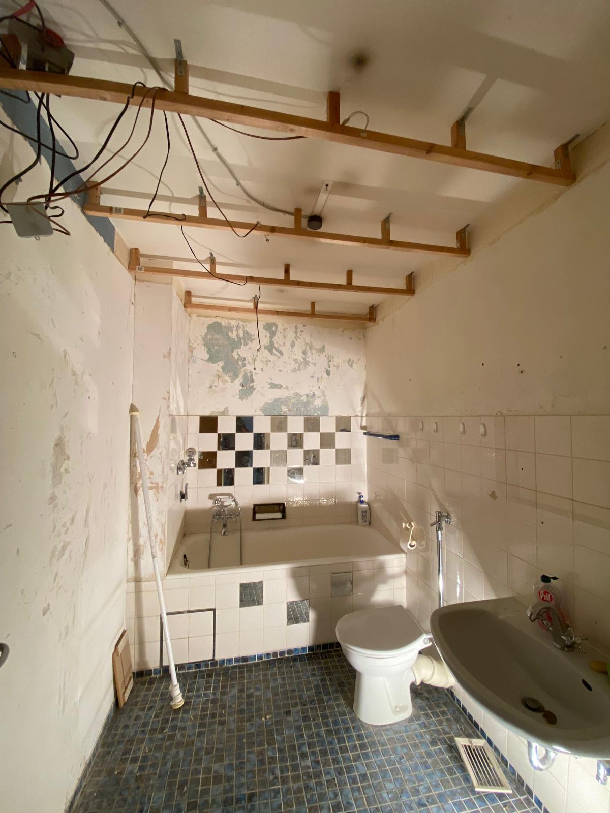 Badsanierung mit Badewanne – Vorher 1